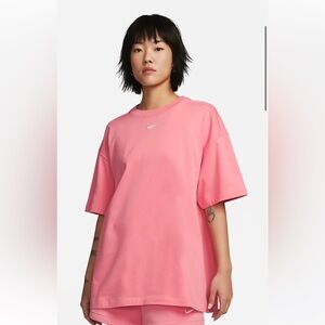 Nike Women’s Oversized Short Sleeve T-Shirt in Coral Chalk Pink